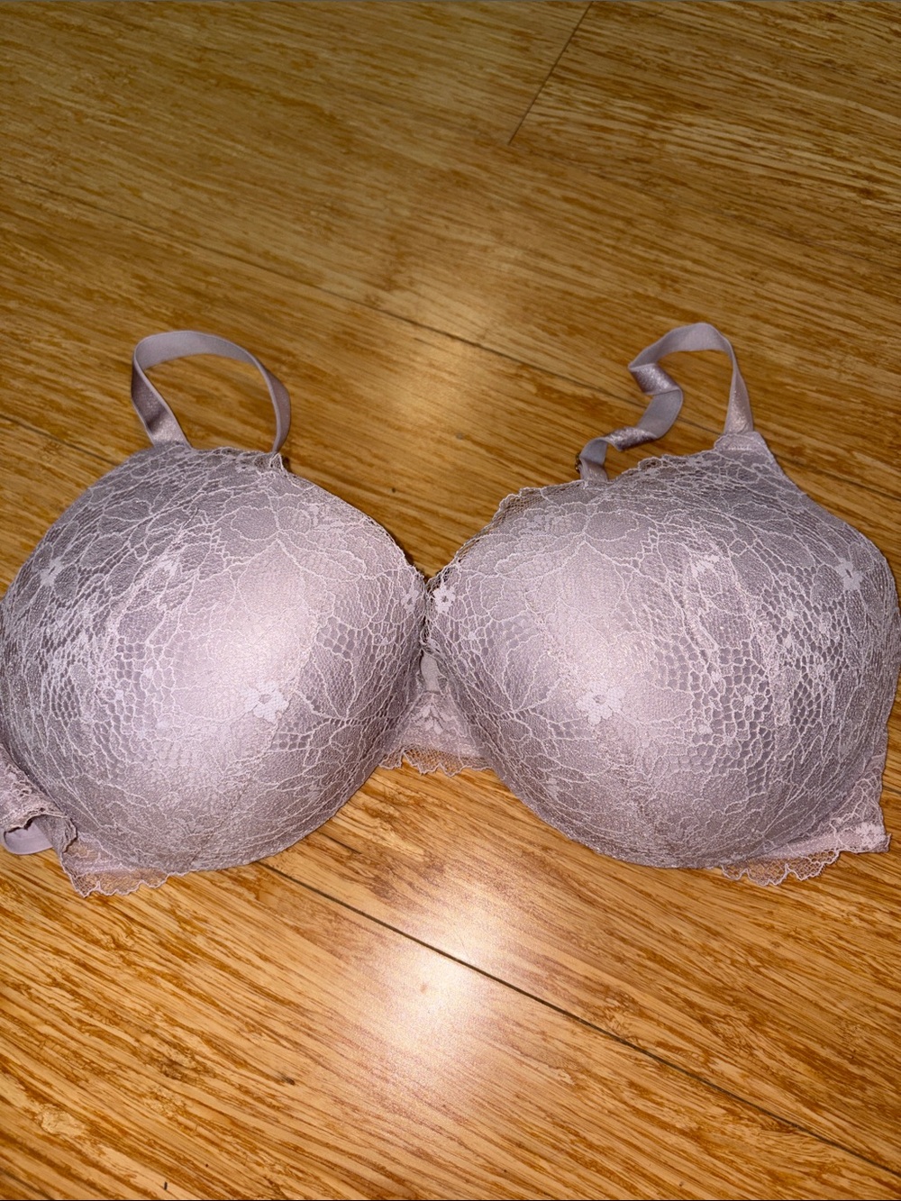 Victoria's Secret Very Sexy Uplift Plunge Lace Bra Lavender Lilac 36DD